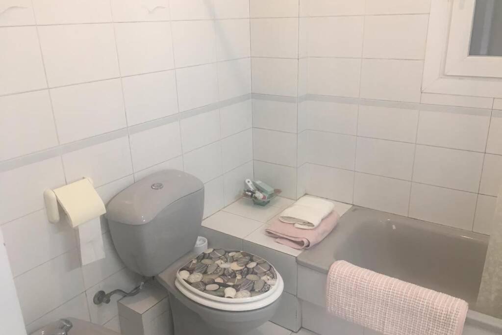 Comode Apartament Al Bell Mig De Херона Екстериор снимка