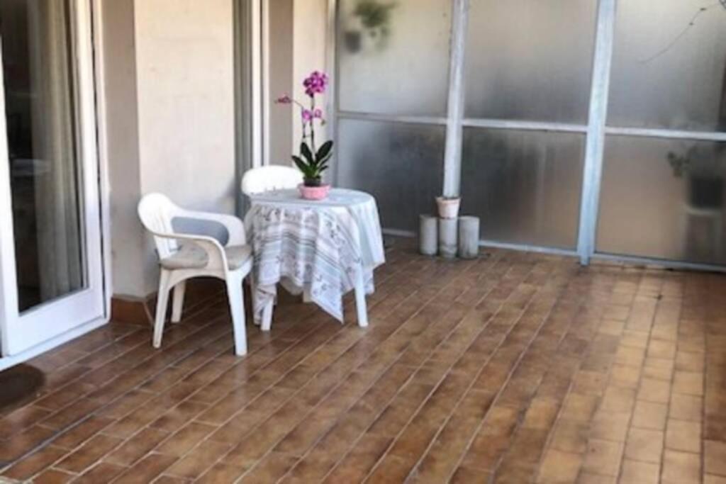 Comode Apartament Al Bell Mig De Херона Екстериор снимка