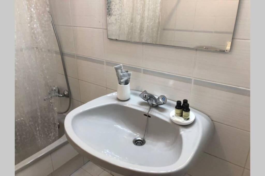 Comode Apartament Al Bell Mig De Херона Екстериор снимка
