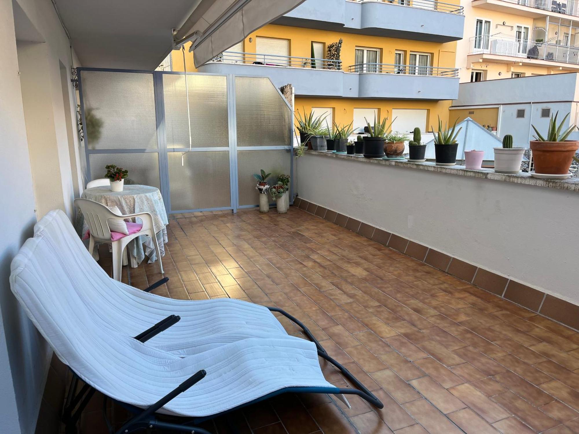 Comode Apartament Al Bell Mig De Херона Екстериор снимка